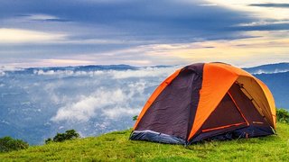 Палатка на три персоны – отдых весёлой компанией при любых условиях
